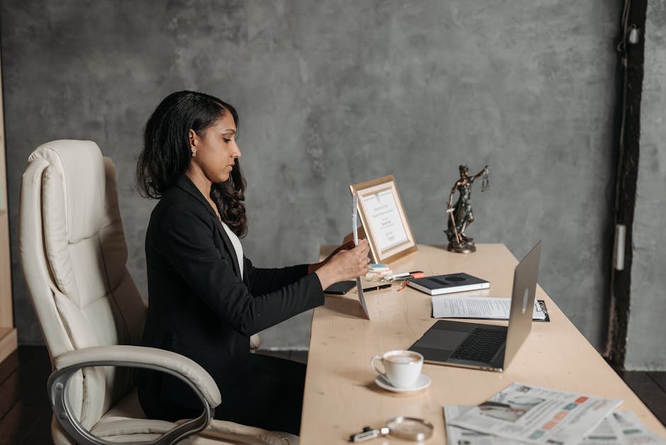 business lawyer — Business Lawyer Guide: Roles, Costs & When to Hire