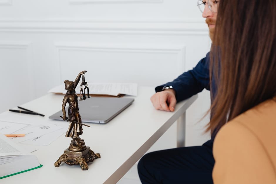 Lawyer Credentials Check: How to Verify a Lawyer 1 Featured image